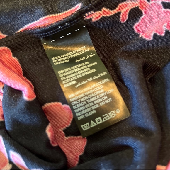 CHICOS TRAVELERS Size 2 Large Floral Tunic Stretch Blue Pink Cozy Pretty $90 NWT - Picture 12 of 14